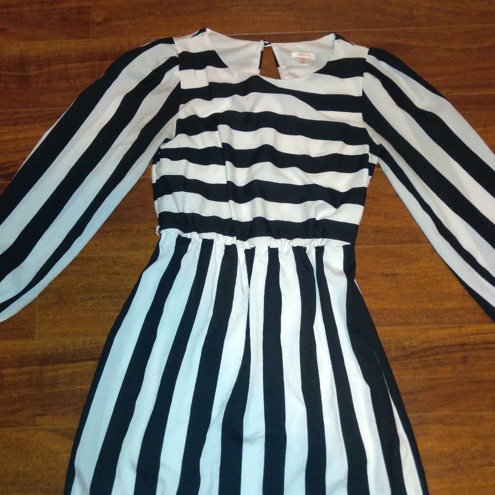 Juniors black and white striped dress.